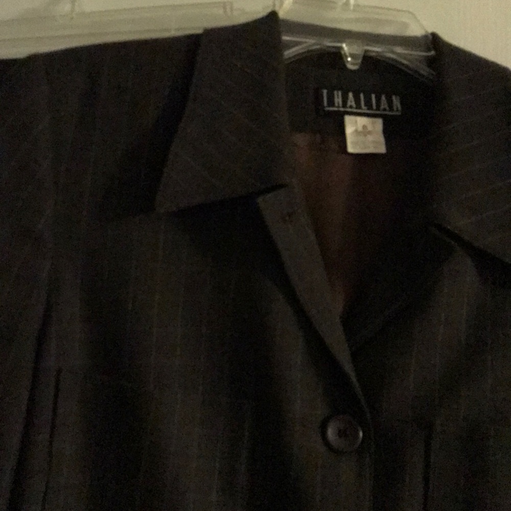 Suit - Picture 4 of 7
